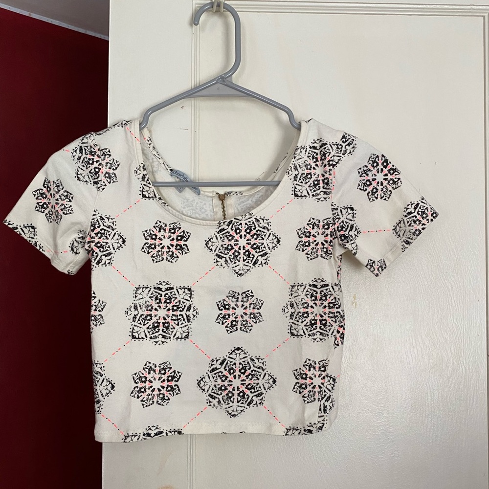 Cute printed crop top w/ open back